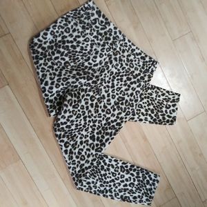 Frame Ali High Rise Cigarette Jeans Cheetah Print Denim Size 30. 26" inseam